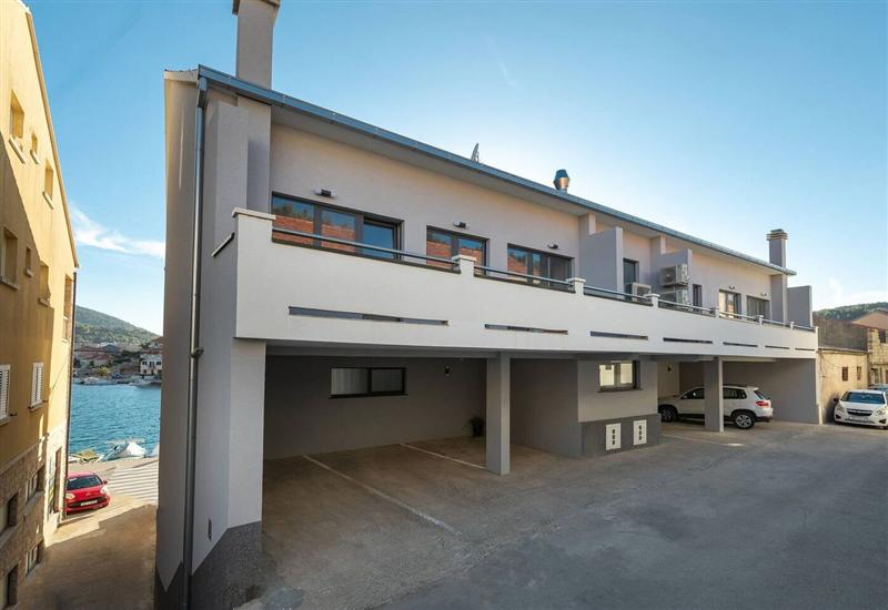 Apartments and Rooms Ribarska srića