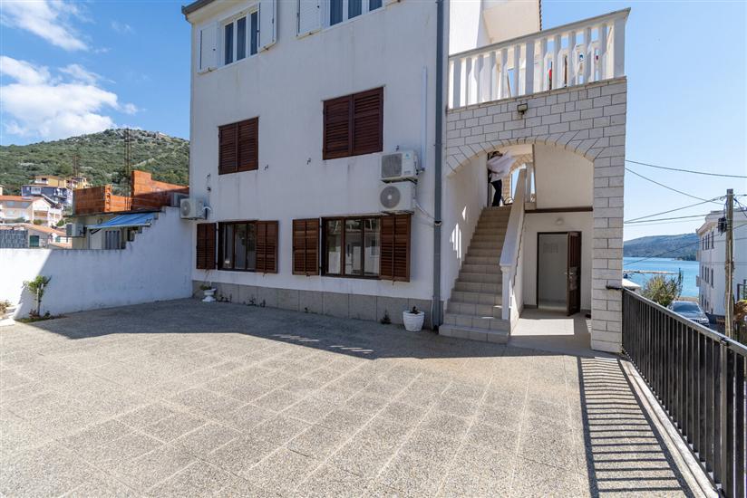 Apartment A4, for 8 persons