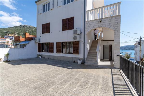 Apartment A4, for 8 persons