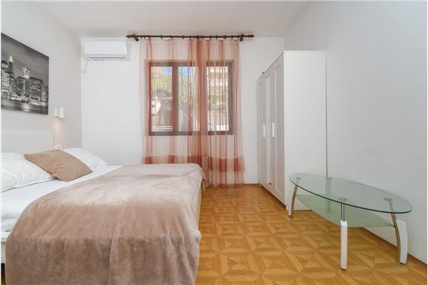 Apartment A4, for 8 persons