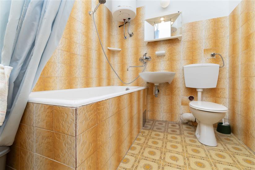 Apartment A4, for 8 persons