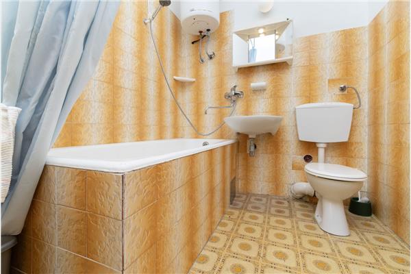 Apartment A4, for 8 persons