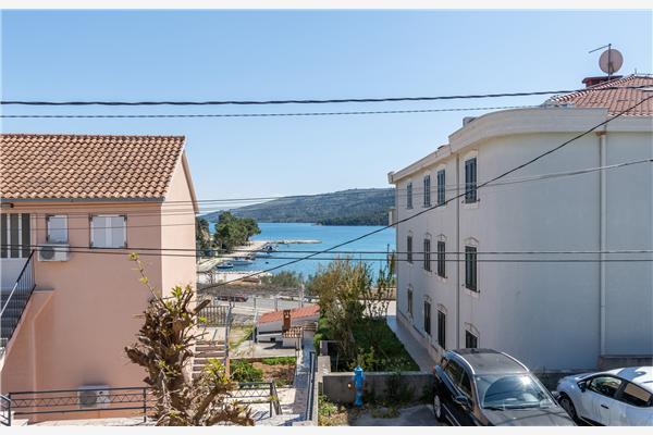 Apartment A4, for 8 persons