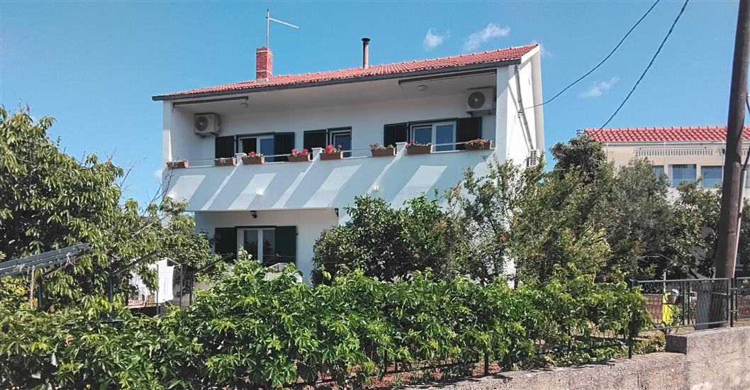 Apartment A1, for 5 persons