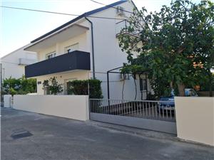 Apartments and Rooms Jengic Vodice, Size 14.00 m2, Airline distance to town centre 850 m