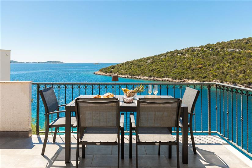 House K1, for 13 persons