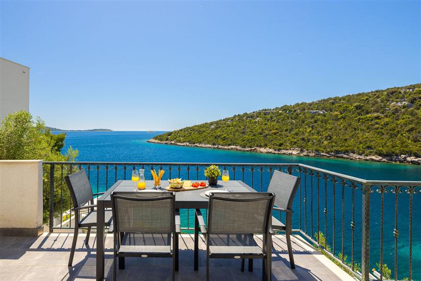 House K1, for 13 persons