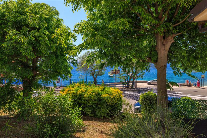 Apartment Beachfront Selce