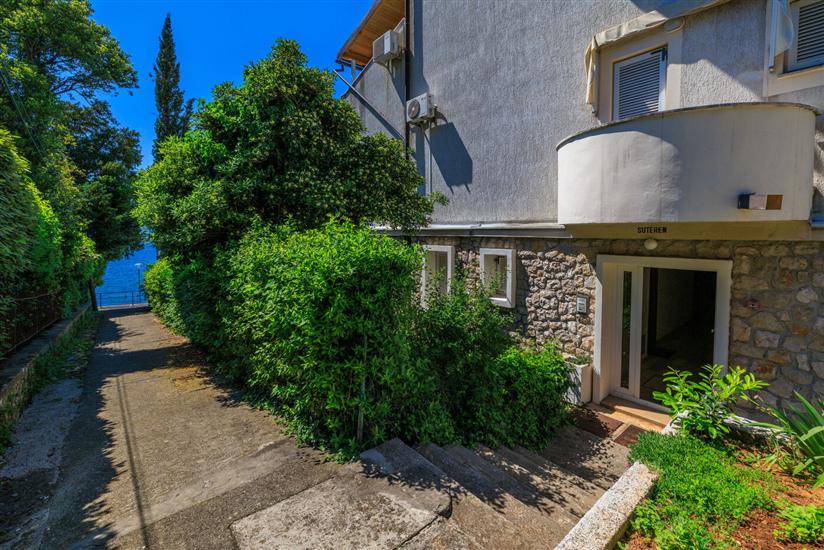 Apartment Beachfront Selce