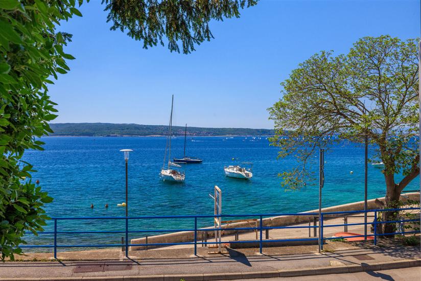 Apartment Beachfront Selce