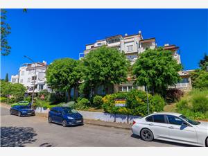 Apartment Beachfront Selce Selce (Crikvenica), Size 75.00 m2, Airline distance to the sea 20 m, Airline distance to town centre 300 m