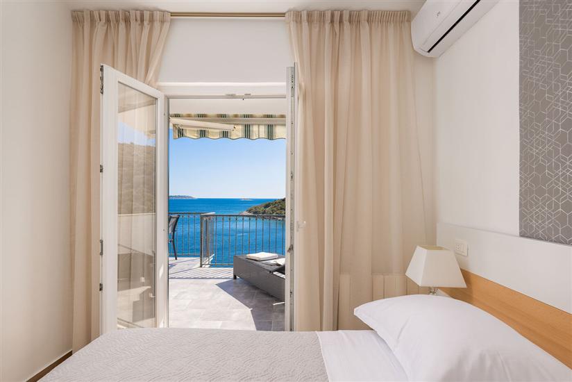 House K1, for 13 persons