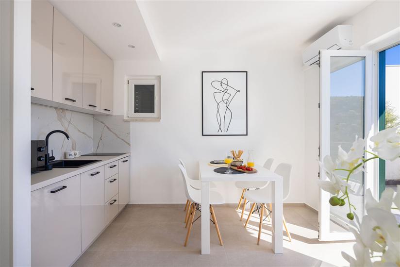 House K1, for 13 persons