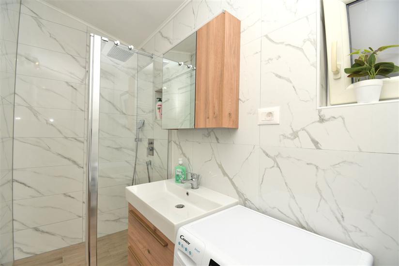 Apartment A2, for 6 persons