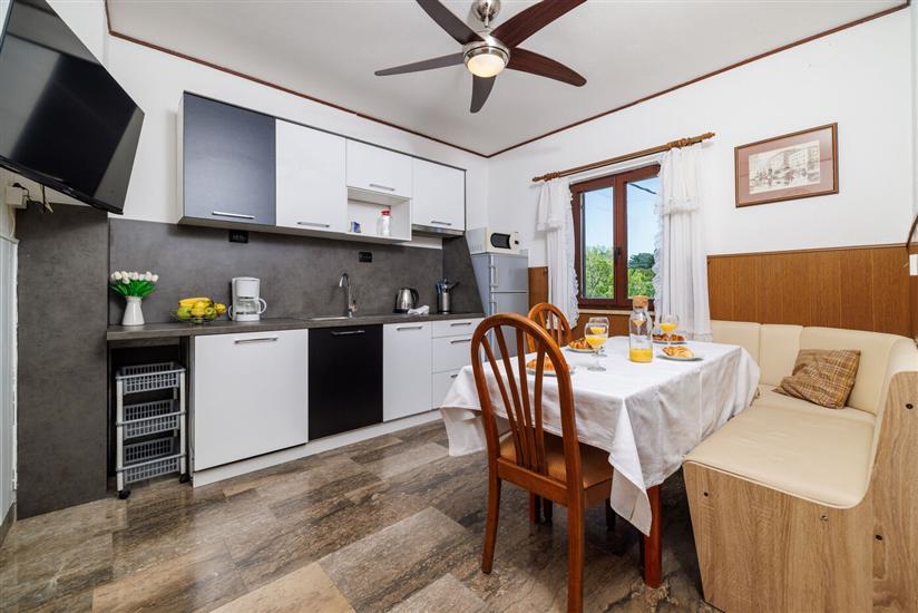 Apartment A1, for 5 persons