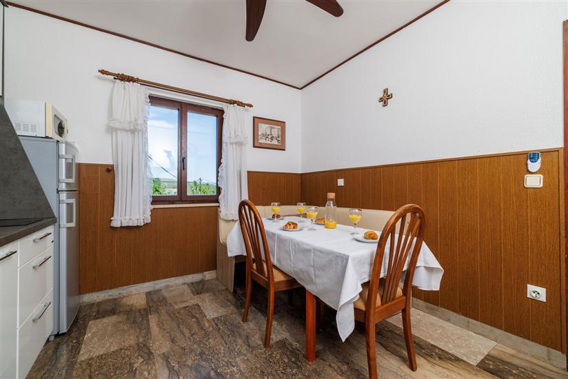 Apartment A1, for 5 persons