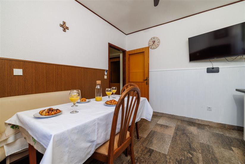 Apartment A1, for 5 persons