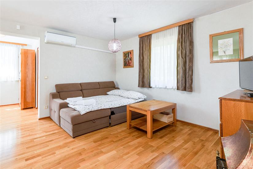 Apartment A1, for 5 persons