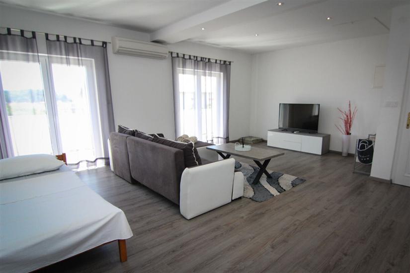Apartment A5, for 5 persons