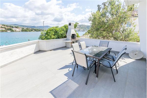 Apartment A2, for 6 persons