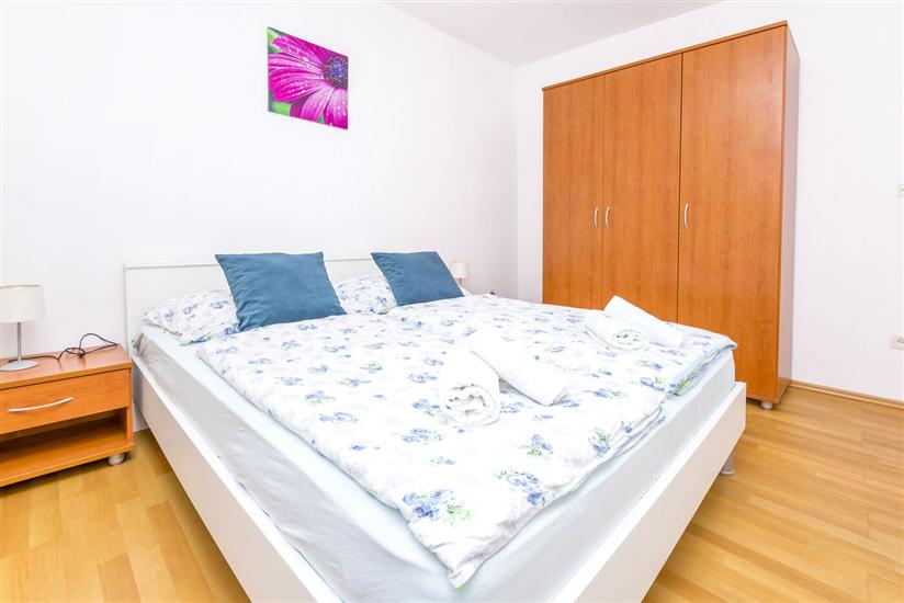 Apartment A2, for 6 persons