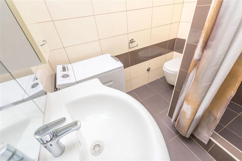 Apartment A2, for 6 persons