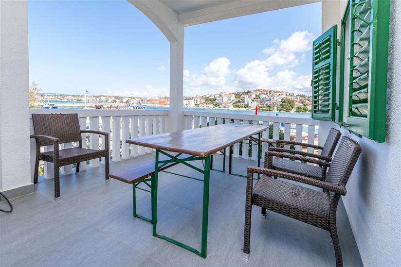 Apartment A2, for 6 persons