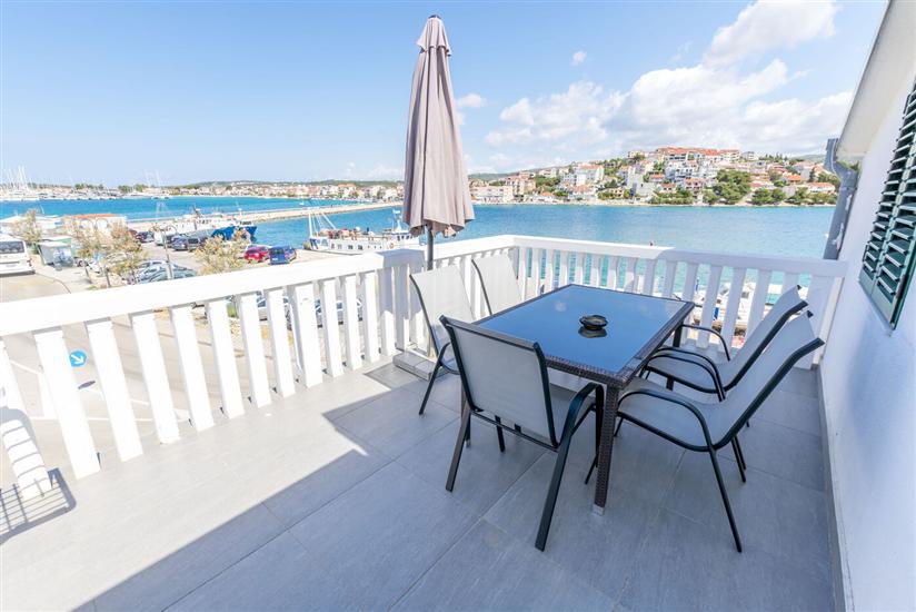 Apartment A4, for 6 persons