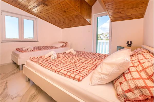 Apartment A4, for 6 persons