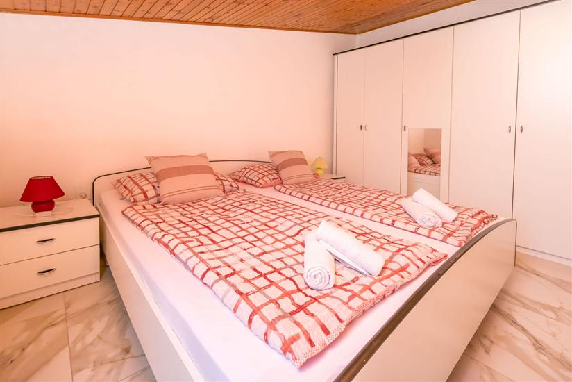 Apartment A4, for 6 persons