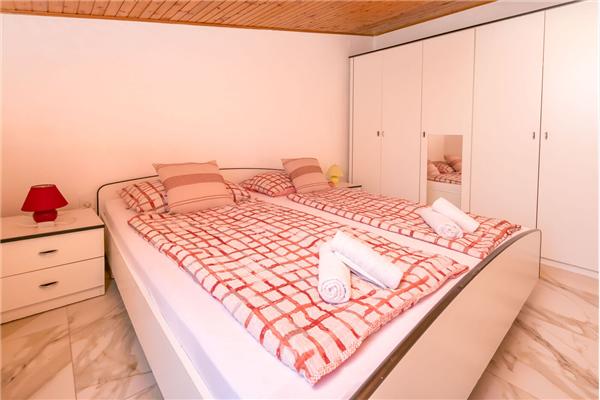 Apartment A4, for 6 persons