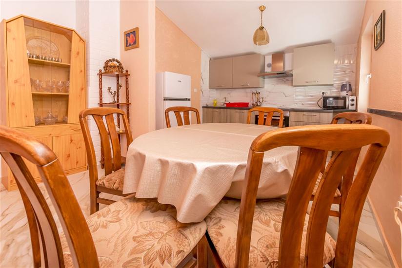 Apartment A4, for 6 persons