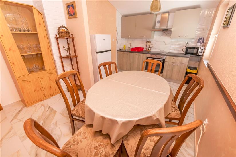 Apartment A4, for 6 persons