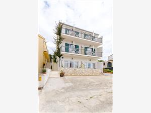 Apartments Matea Milna - island Hvar, Size 45.00 m2, Airline distance to the sea 250 m, Airline distance to town centre 250 m