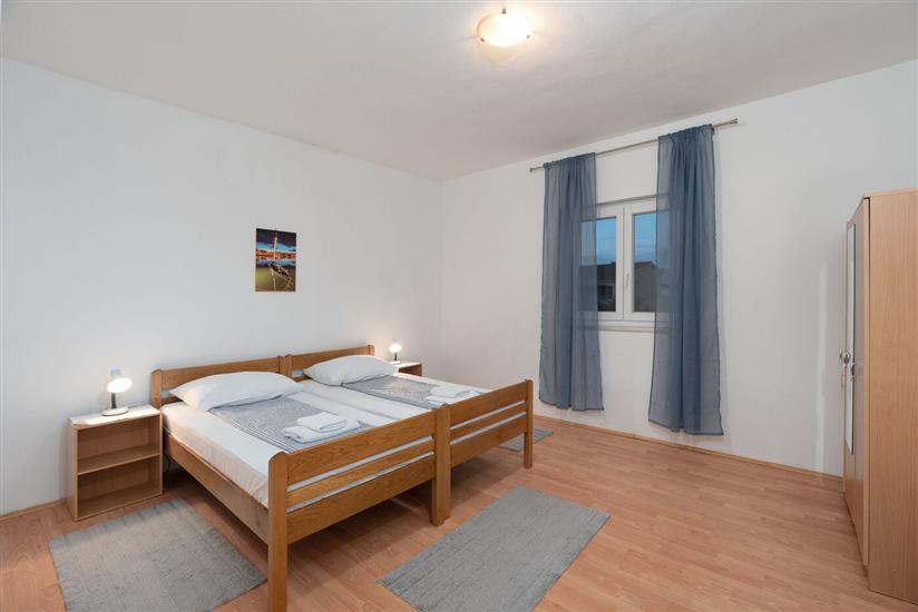 Apartment A1, for 7 persons