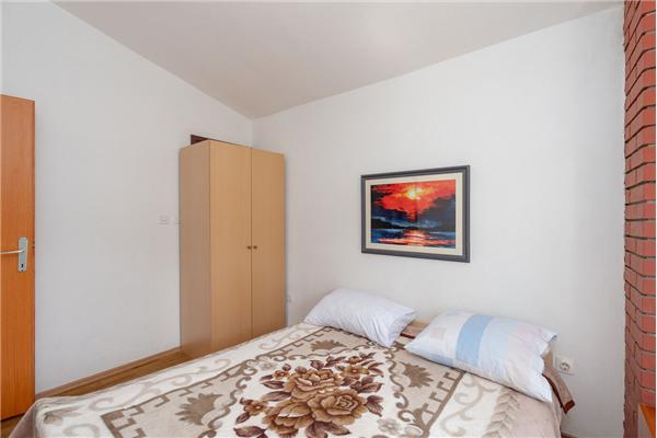 Apartment A1, for 5 persons