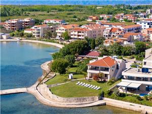 Apartments Batela Privlaka (Zadar), Size 130.00 m2, Airline distance to the sea 10 m