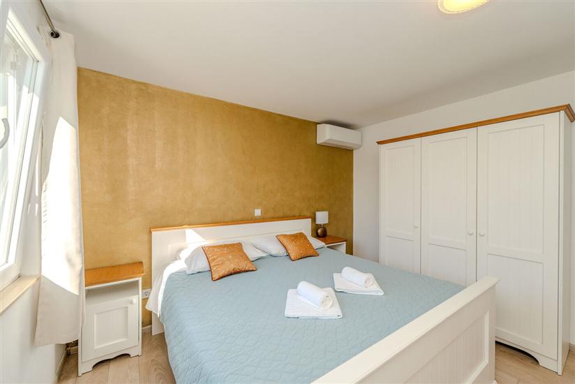 Apartment A1, for 8 persons