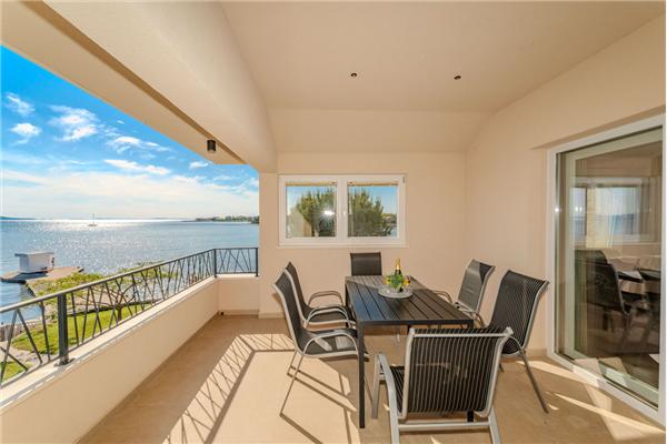 Apartment A2, for 6 persons