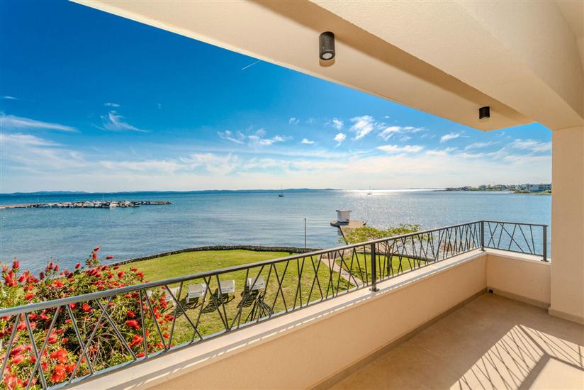 Apartment A2, for 6 persons