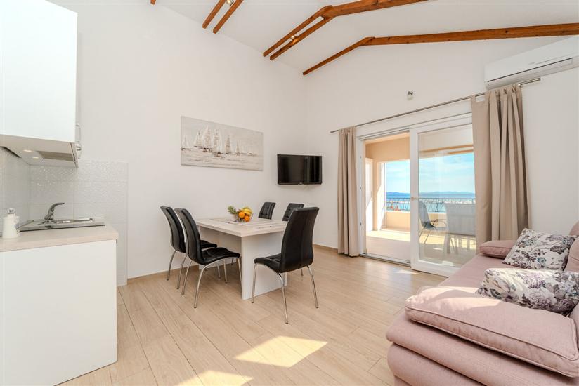 Apartment A2, for 6 persons