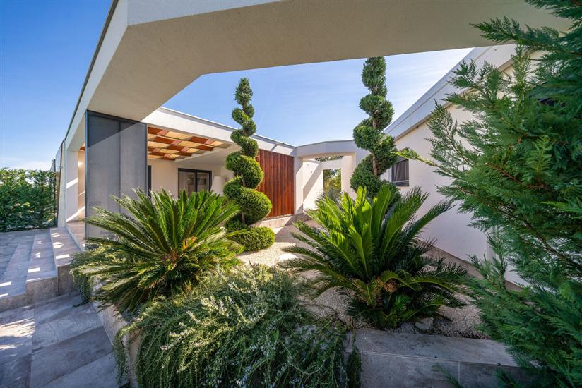 Villa Royal Green Resort