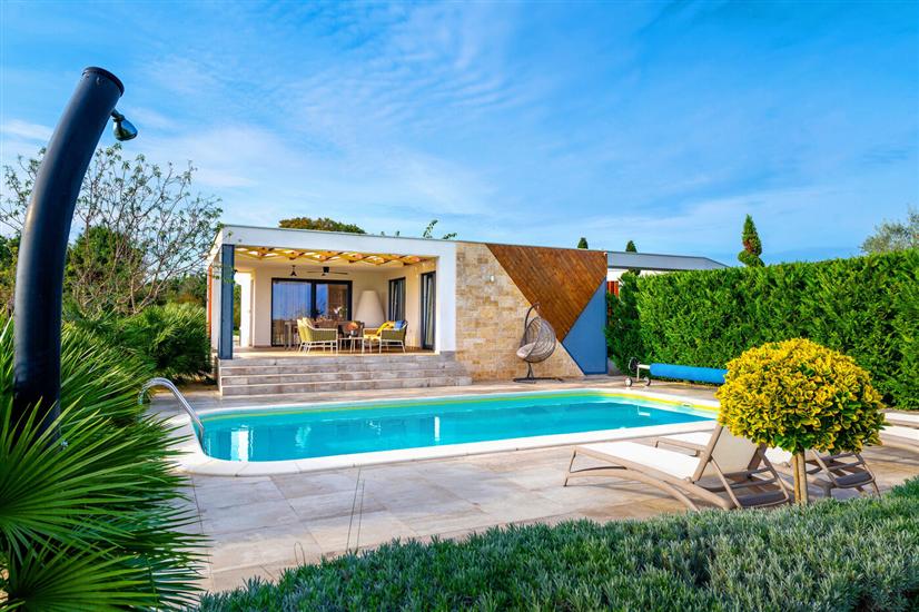 Villa Royal Green Resort