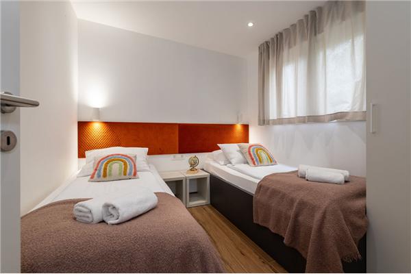 House K1, for 24 persons