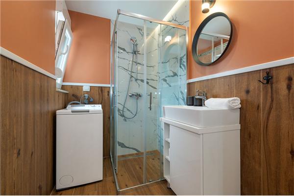 House K1, for 24 persons