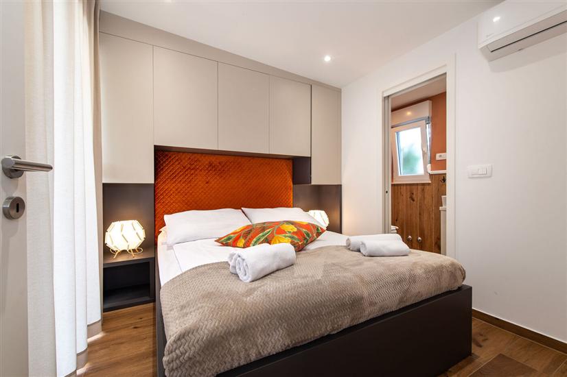 House K1, for 24 persons