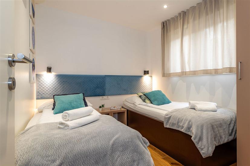 House K1, for 24 persons