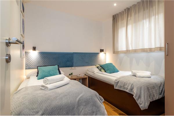 House K1, for 24 persons