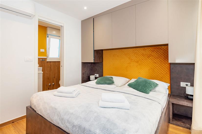 House K1, for 24 persons