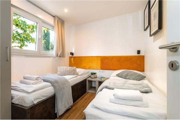 House K1, for 24 persons